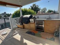 Modern Bright New Studio with Roof-top Deck Walk to Santa Monica Beach, FreeWiFi, Parking - Ferienwohnung Santa Monica