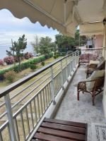 Metamorfosi Apartment with Sea View - Ferienwohnung Metamórfosi