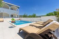 Villa Dalmatian Child with swimming pool, close to the beach - B&B