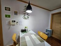 Dawon anjeongri gate 600m #queensized bed #single bed #free parking #spa #kitchen - B&B