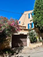 Charming & medieval village house completely renovated with great exterior and views - Chambres d’hôtes