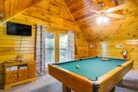 Sevierville Cabin with Hot Tub and Deck! - B&B Sevierville