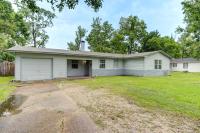 Indoor fireplace with patio and Pool Table - Chambres d’hôtes Beaumont