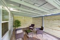 Indoor fireplace with patio and Pool Table - Chambres d’hôtes Beaumont