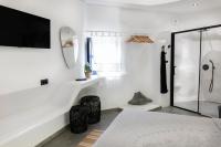 Deluxe Double Room (2 Adults + 1 Child)