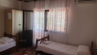 Dreibettzimmer mit Balkon und externem Bad