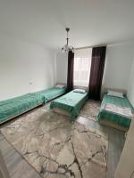 Vierbettzimmer mit Dusche