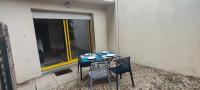 Appartement 2 pièces de plein pied au coeur du village a deux pas de la plage avec extérieur et parking prive - Chambres d'hôtes Saint-Georges-de-Didonne