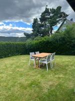 Spacious, Bright Apartment with Free Parking near City Centre & University - Ferienwohnung Kristiansand