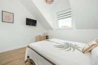 Two-Bedroom Apartment with Balcony and Sea View