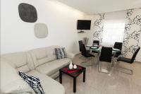 Appartamento con 2 Camere da Letto, Balcone e Terrazza