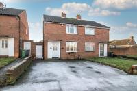 Spacious two bed house with parking and garden - B&B