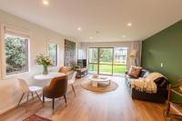 Beautiful 2 Story Unit near Oakridge Resort - B&B