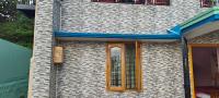 Zimmer mit Kingsize-Bett und Bergblick