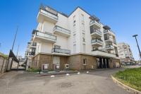 Chic and comfortable apart with parking and balcony - B&B