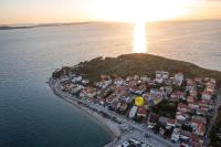 Find Your Haven in Morena Celeste Seaside Puntamika Apartments! - Bed and Breakfast Zadar