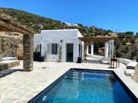 AVRA, a serene Cycladic villa with private pool overlooking the Aegean Sea - B&B