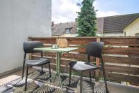 HOMEFY BALCONY APARTMENT - up to 4 people - close to fair - free parking - B&B
