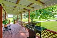 North Fairfield Family Home w/ Hot Tub & Porch! - Chambres d'hôtes Willard