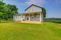 Ohio Farmhouse Retreat w/ Fire Pit & Patio - B&B Monroeville