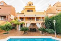 chalet, villa rodeada de naturaleza piscina a doce klm de Valencia y 7 del aeropuerto - Chambres d'hôtes Valence