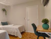 Chambre Lits Jumeaux avec Salle de Bains Commune