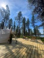 LaplandLiv Glampingtent with private sauna at the lake! - Chambres d’hôtes