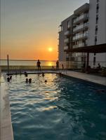 Moderna suite con balcon y hermosa vista al mar en pozos colorados - B&B