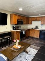 ParkWay Yellowstone Riverside Studio #6 - B&B