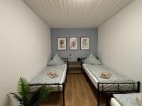 90qm - 5 Zimmer - Parkplatz - Autobahn - blauen See - B&B Garbsen