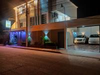 Suite mit Kingsize-Bett und Balkon
