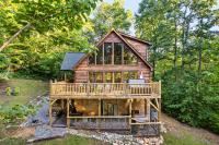 Deja View Serene Mountain Cabin for a Family Get-away with a Hot tub Sauna Fire pit that is Pet Friendly - B&B Sevierville