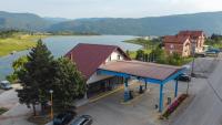 Tadic apartments and rooms by the shore of Rama Lake - Chambres d'hôtes Prozor