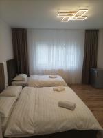 Zweibettzimmer mit Bad