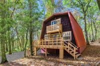 Private Lake&Beach w Golf, Fire Pit, Deck & WiFi! - Ferienwohnung