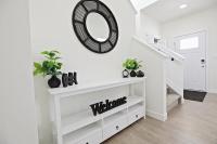 Elegant Retreat with King Beds Golf Disney Near WEM - B&B Edmonton