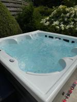 Maison avec Piscine, Jacuzzi et grand Jardin à 1h de Paris - B&B Châtillon-sur-Morin