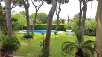 VILLA CASTELLA Acogedora casa para familias con piscina y jardín cerca del mar - Ferienwohnung Marbella