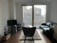 Modern 1 Bedroom Apartment with Balcony in Surrey Quays - Chambres d’hôtes Londres