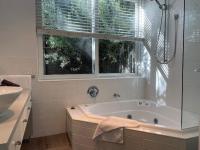One-Bedroom Apartment with Spa Bath