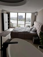 Royal Nile view 4BR - B&B Cairo