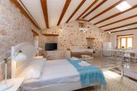 DeAmicis Studios by Irundo - B&B