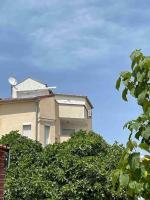 Modern, Sunny Beachside Apartment with Balcony - B&B Pakoštane