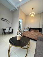 Deluxe Room (2 Adults + 1 Child)