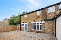 3BR House in Prime Barnet Location with Driveway - B&B Municipio de Barnet