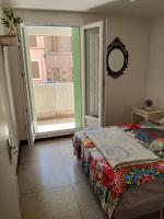 Chambre avec balcon dans une appartement la belle de mai - Bed and Breakfast Marseille
