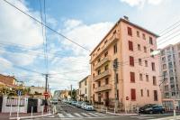 #4 Toulon CENTRE, BALCON, VUE SUR CORNICHE, LUMINEUX, AU CALME, STATIONNEMENT FACILE & GRATUIT - Bed and Breakfast