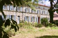 MAISON DE CAMPAGNE - Calme & Confort - Jardin Barbecue - Parking et Wifi Gratuit - ESPACE ET DETENTE - Idéal FAMILLE - B&B