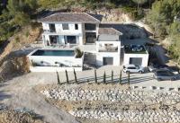 Belle contemporaine avec piscine proche d'Aix en Provence - Bed and Breakfast