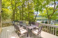 Great Barrington Lakeside Getaway with Kayak and Grill - Bed and Breakfast